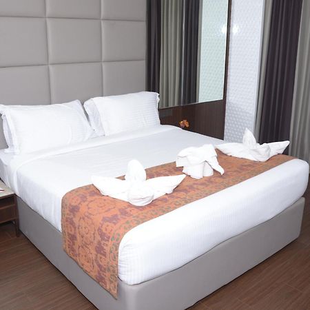 Tania President Inn Shirdi Ngoại thất bức ảnh