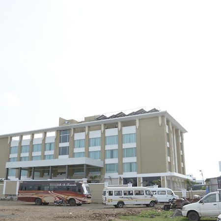 Tania President Inn Shirdi Ngoại thất bức ảnh